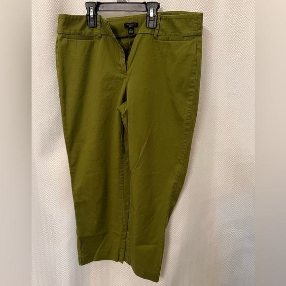 Ann Taylor Petite Olive Green Crop Pant 6P - Picture 4 of 6